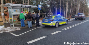 Wspólne działania służb w Karpaczu. Dzielnicowi, Straż Miejska i pracownicy MOPS ruszyli z pomocą osobom zagrożonym wychłodzeniem