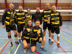 Międzynarodowy Turniej Piłki Siatkowej Policjantów w Semili. Zwyciężyła drużyna reprezentująca  Policję z Jeleniej Góry