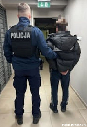 Policjant z zatrzymanym