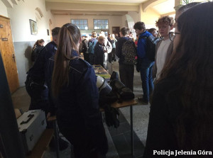 Policja o bezpieczeństwie z młodzieżą i służbami mundurowymi podczas Konferencji „Bezpieczeństwo 360° – Zapobieganie, Reagowanie, Rozwój”