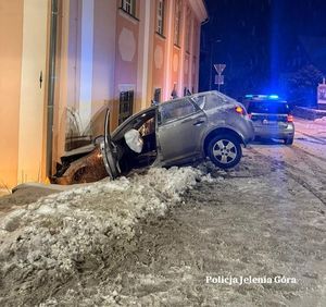 Groźnie wyglądające zdarzenie w Szklarskiej Porębie. Policja apeluje o ostrożność na drogach