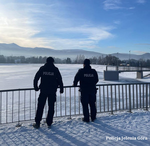 NIE RYZYKUJ! nie wchodź na lód, stwarzasz ogromne zagrożenie