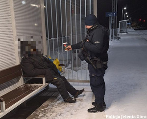 Zima nie odpuszcza. Wspólne działania służb na rzecz osób zagrożonych wychłodzeniem