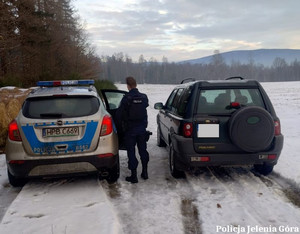 Uciekał przed policjantami- został zatrzymany. Kierował wbrew zakazom i decyzjom