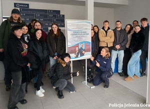 Studenci psychologii z wizytą w Komendzie Miejskiej Policji w Jeleniej Górze