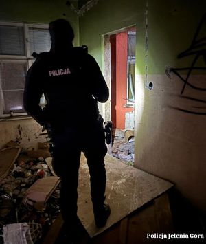 Policjanci podczas akcji zima