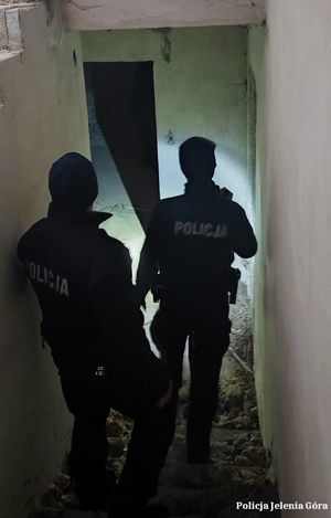 Policjanci podczas akcji zima