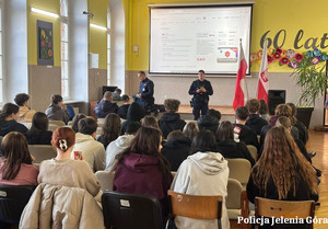Bezpieczeństwo młodzieży priorytetem. Spotkanie policjantów z uczniami w ramach akcji „Bezpieczne Ferie 2026”