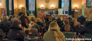 Mundurowi rozmawiali z wolontariuszami Wielkiej Orkiestry Świątecznej Pomocy o bezpieczeństwie podczas kwesty