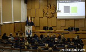 Roczna odprawa jeleniogórskiej Policji – podsumowanie działań i wyzwania na przyszłość