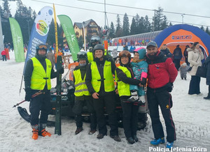 Mundurowi dbają o bezpieczeństwo na stoku