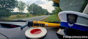 Nie ustąpił pierwszeństwa rowerzyście. Groźny wypadek na ścieżce rowerowej w Jeleniej Górze. Apelujemy o rozwagę na drodze