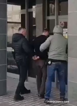 Zakazy, narkotyki i ucieczka. Finał w kajdankach