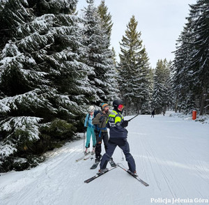 Działania policyjne na stoku narciarskim