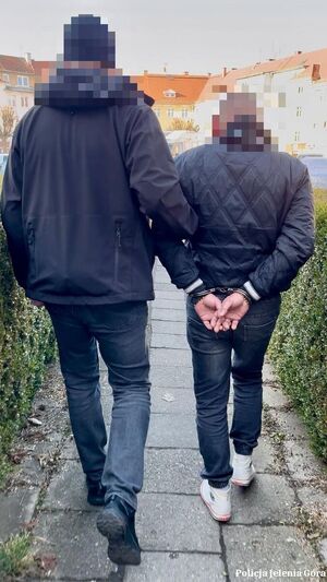 Poszukiwany listem gończym zatrzymany przez jeleniogórskich kryminalnych we Wrocławiu