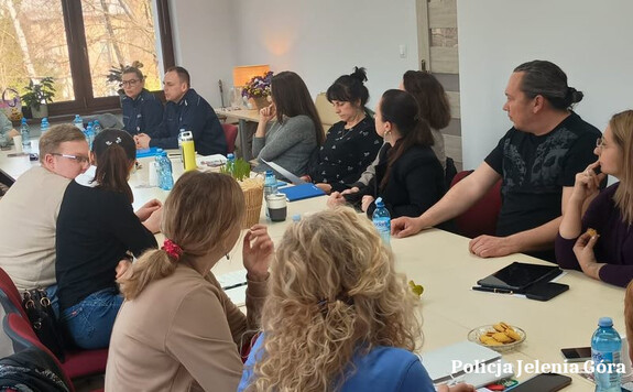 Jeleniogórscy policjanci włączyli się w cykliczne spotkania w Poradni Psychologiczno - Pedagogicznej dla bezpieczeństwa dzieci i młodzieży