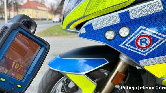 Rażące przekroczenie prędkości w terenie zabudowanym. Apel policji o ostrożność na drogach