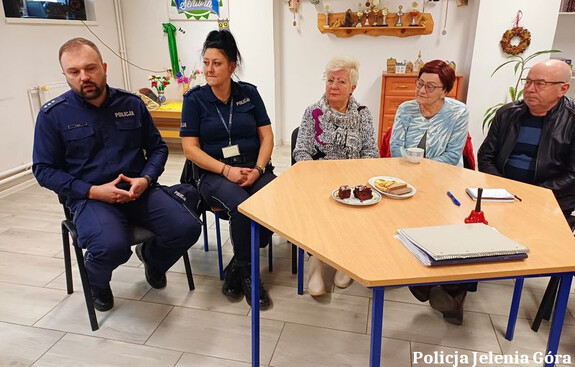 „Senior na 6 plus” -spotkanie funkcjonariuszy w Kowarskim Klubie Seniora