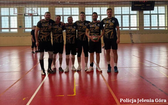 Jeleniogórscy policjanci na podium – sportowa rywalizacja w szczytnym celu