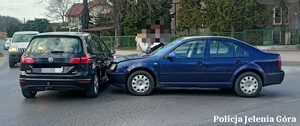 Policja apeluje o ostrożność na drogach – seria kolizji w regionie jeleniogórskim