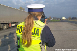 Policjantka podczas kontroli