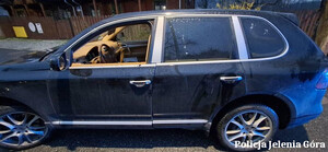 Nocna interwencja w Karpaczu. Dwóch mieszkańców Warszawy zatrzymanych po awanturze i zniszczeniu mienia