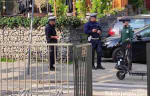 Policjanci podczas kontroli