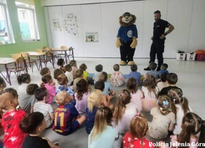 Dzielnicowy na spotkaniu z przedszkolakami