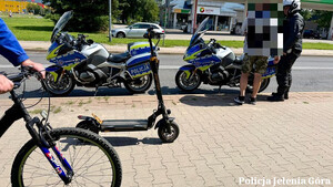 Policjanci podczas kontroli