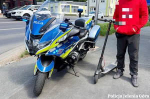 Policjanci podczas kontroli