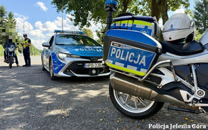 Policjanci podczas kontroli
