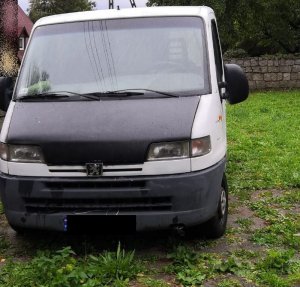 Auto odzyskane przez policjantów , a utracone w wyniku przestępstwa.