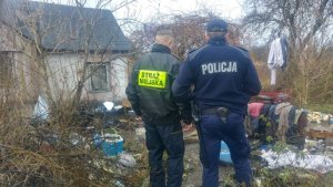 Policjanci sprawdzają miejsca, w których mogą przebywać osoby bezdomne, a których życie i zdrowie z uwagi na spadki temperatur może być zagrożone