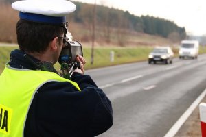 Jeleniogórscy policjanci w służbie na motocyklach, w górach, na drodze, w patrolu rowerowym