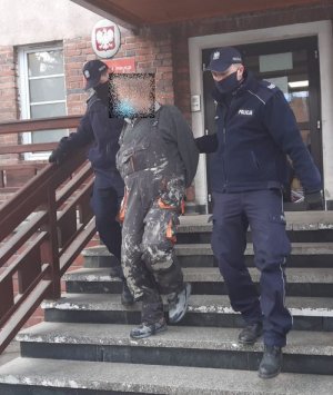 Mężczyźni zatrzymani przez policjantów  podejrzani o rozbój.