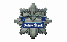 Komendant Wojewódzki  Policji we Wrocławiu informuje o rozpoczęciu procedury przyjęcia do służby w Policji. Nie zwlekaj! Złóż dokumenty! Wstąp w szeregi jeleniogórskich policjantów!