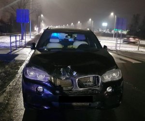 Wypadek na krajowej 3 w Jeleniej Górze ul. Konstytucji 3 Maja. Pojazd marki BMW