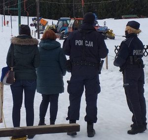 Policjanci i pracownicy sanepidu sprawdzali przestrzeganie obostrzeń związanych z epidemią koronawirusa