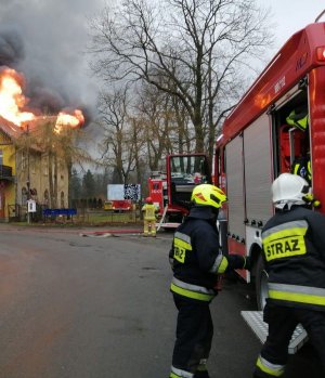 Strażacy w trakcie akcji gaśniczej