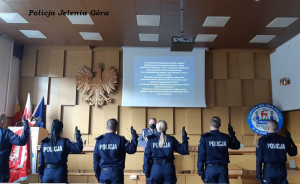 Marzysz o służbie w mundurze- wstąp w szeregi jeleniogórskich policjantów. Dlaczego warto zostać policjantem?