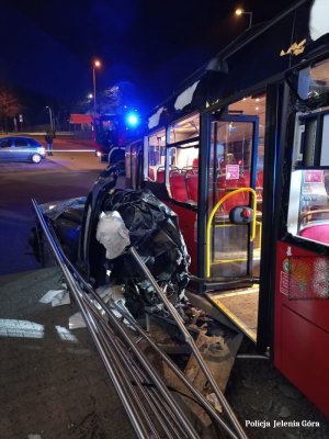 Groźnie wyglądające zdarzenie. Policja apeluje o ostrożność.