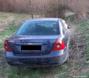 Pojazd Ford odnaleziony przez policjantów