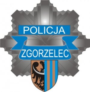 POLICJA POSZUKUJE SPRAWCÓW KRADZIEŻY MIENIA. ROZPOZNAJESZ OSOBY NA ZDJĘCIACH? ZADZWOŃ.