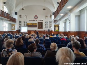 Komendant Miejski Policji w Jeleniej Górze w trakcie konferncji