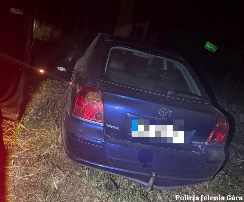 42-latek zatrzymany przez policję po kradzieży auta i ucieczce przed kontrolą